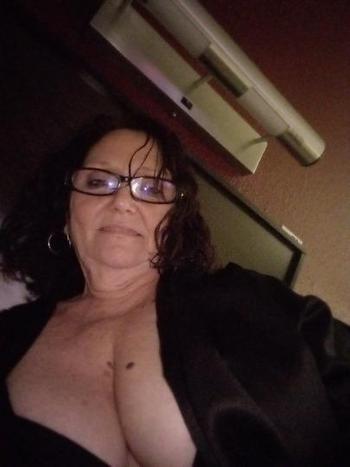 Beth, 60  female escort, Nashville